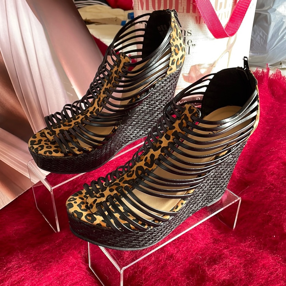 NEW TORRID Leopard and black strappy wedge heels shoe 10W zip back open …